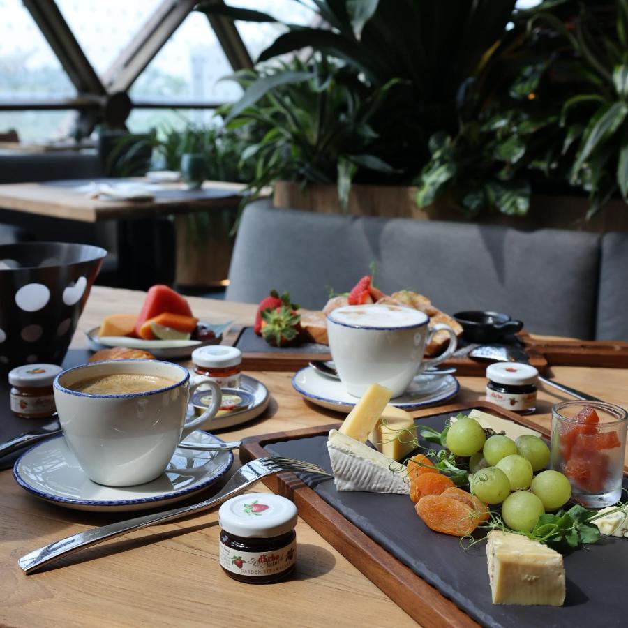 Dusit Thani Laguna Сингапур Экстерьер фото A typical breakfast at the hotel